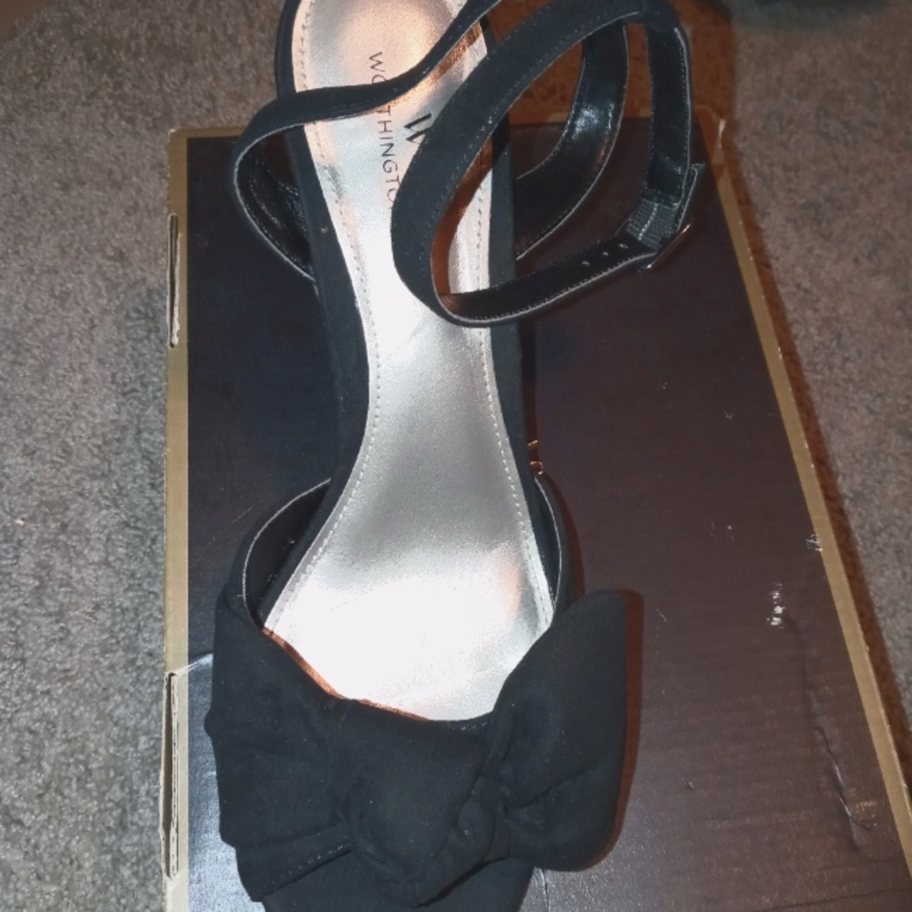 Worthington Suede bow heels. Tried on - never worn